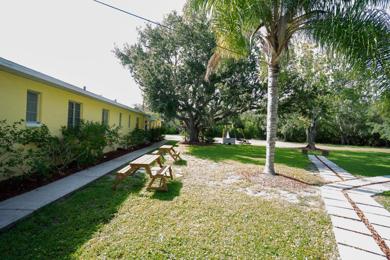 Mar Bay Exclusive Suites Safety Harbor Exterior photo